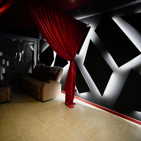 L Unique Cinema Room Grenoble Eksteriør billede