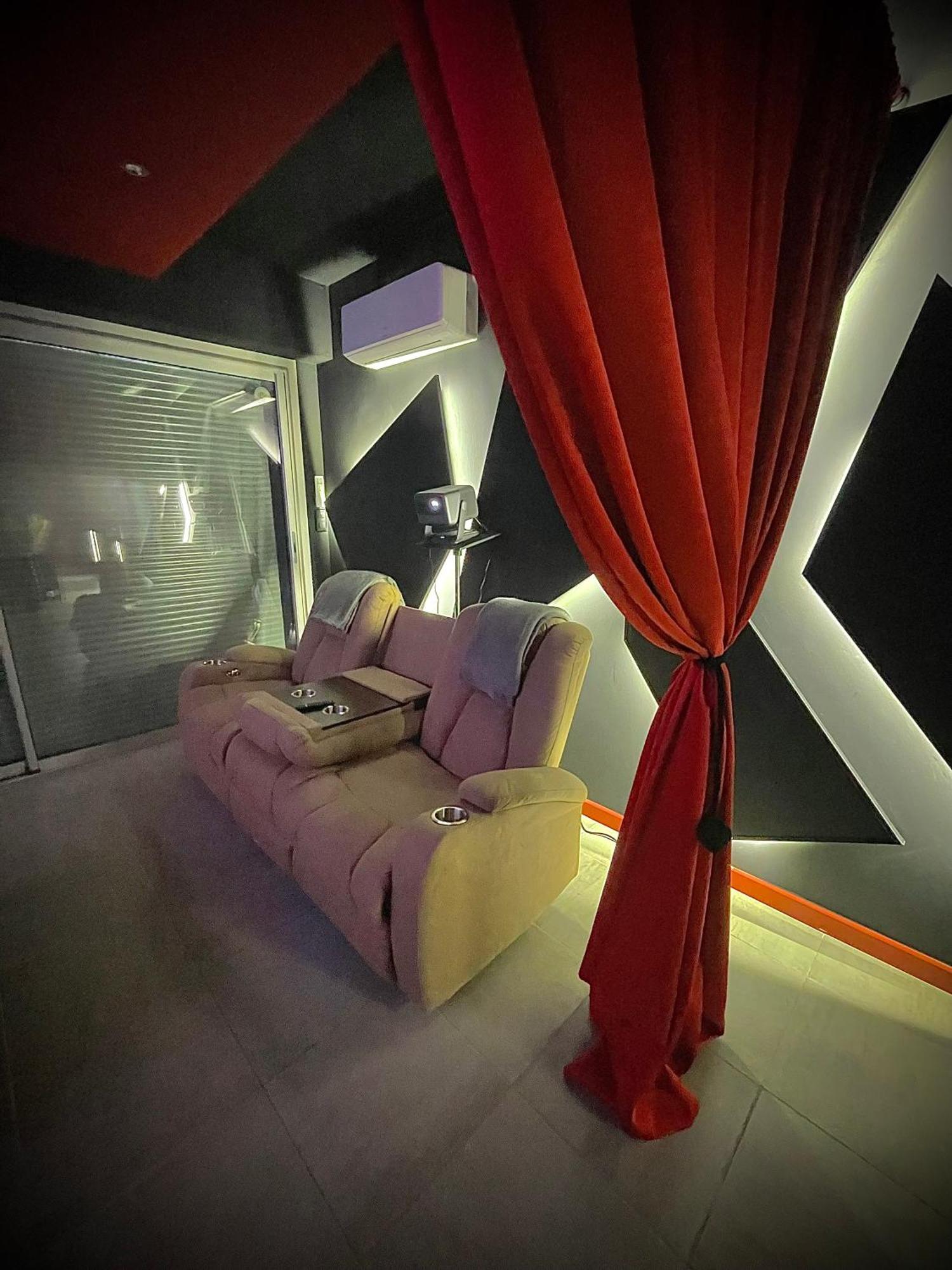 L Unique Cinema Room Grenoble Eksteriør billede